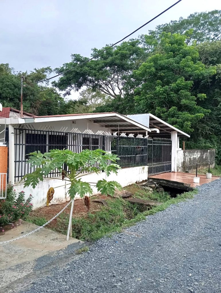 Se vende casa en Vista Alegre-Arraiján / 4 recámaras