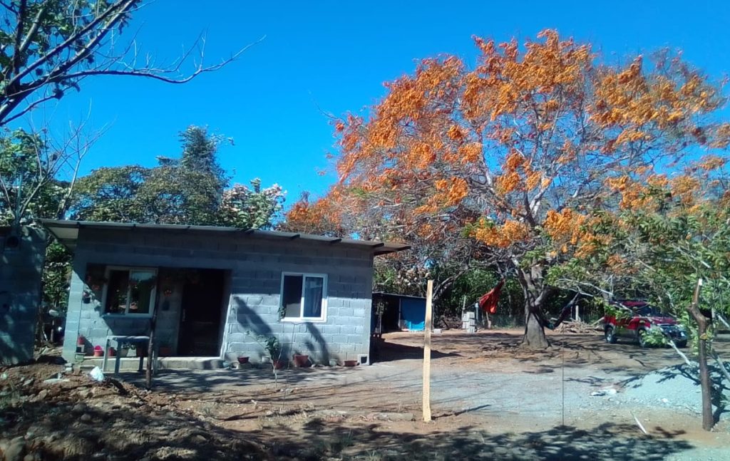 Se vende casa en Las Lomas de La Garita Sueño Dorado / 2R -1B